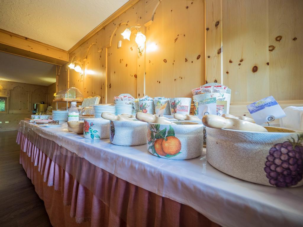 Hotel Baita Della Luna リヴィーニョ エクステリア 写真