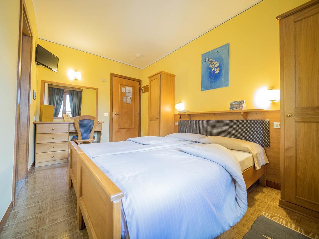 Hotel Baita Della Luna リヴィーニョ エクステリア 写真