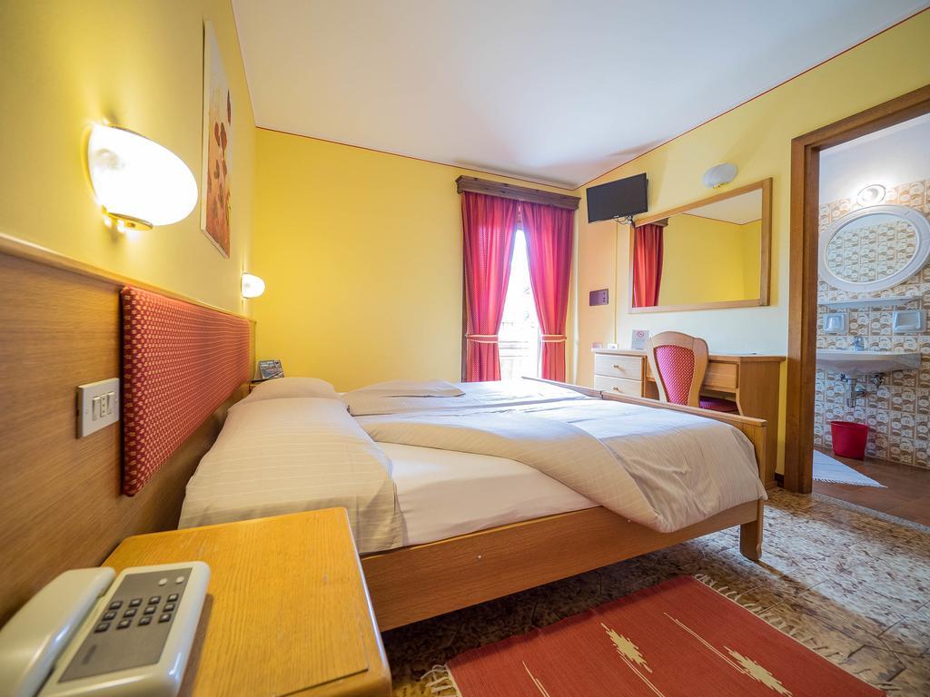 Hotel Baita Della Luna リヴィーニョ エクステリア 写真